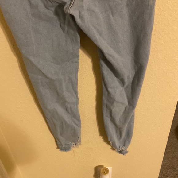 Blue jeans ripped at ankle - Picture 3 of 4